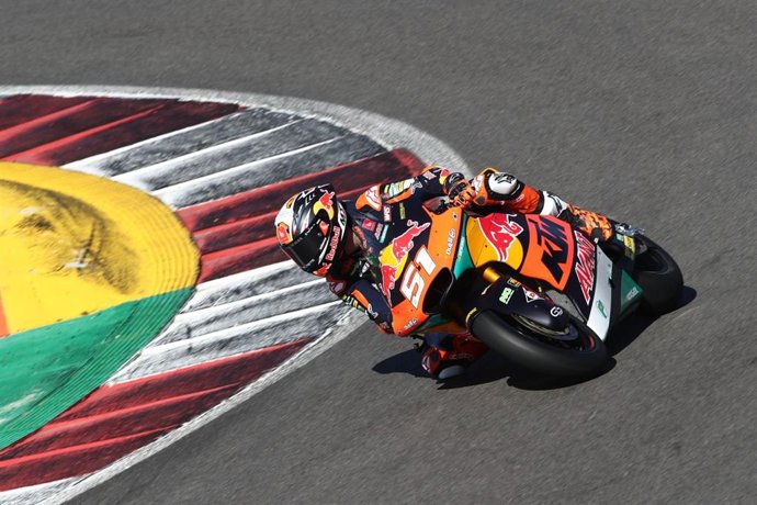 El piloto español Pedro Acosta durante el test de Moto2 en Portimao