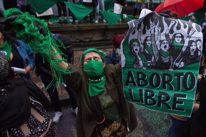 Mujer colombiana en favor del aborto libre