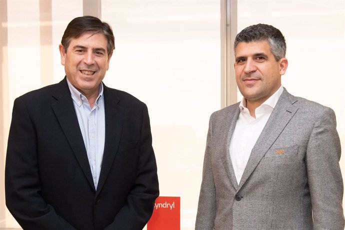 Luis Roca, presidente de Kyndryl España (izq.) y Sebas Prat, CEO y fundador de Flexxible IT