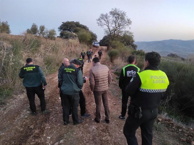 Efectivos participan este pasado lunes en la búsqueda de un vecino de Colmenar desaparecido el domingo