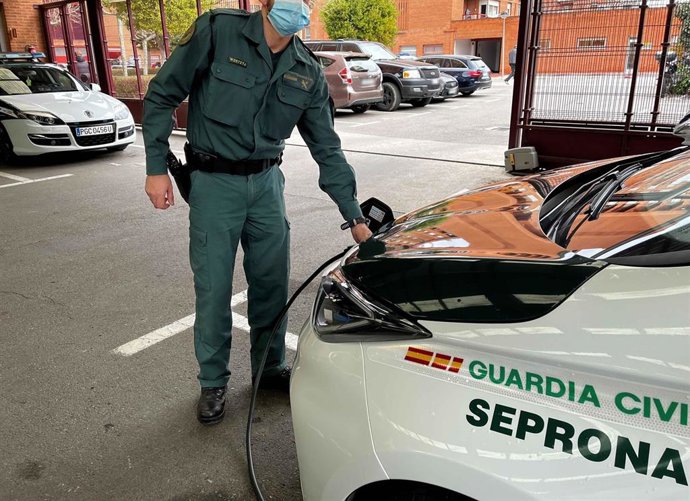 La Guardia Civil de La Rioja recibe el primer vehículo oficial 100% eléctrico enchufable