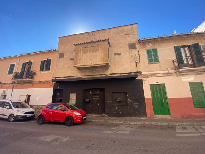 Edificio en el barrio de Pere Garau.