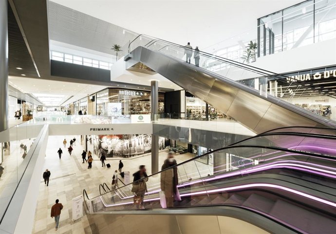 Archivo - Centro Comercial Vialia estación de Vigo