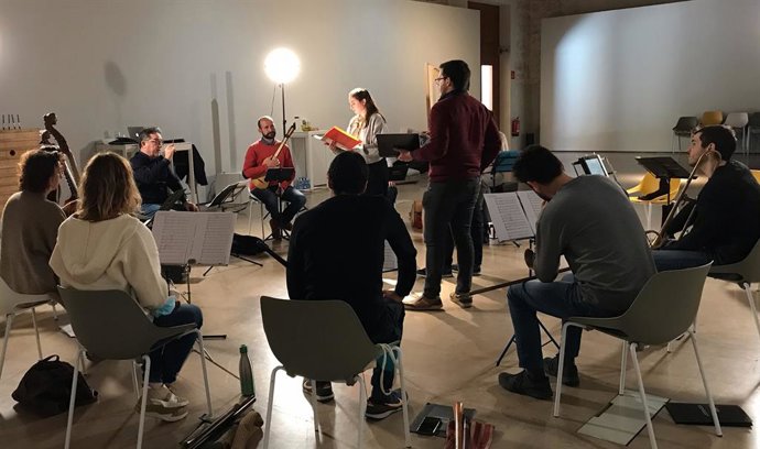 Carles Magraner Y Robert Cases Con Los Alumnos De La Acadmia Cdm.