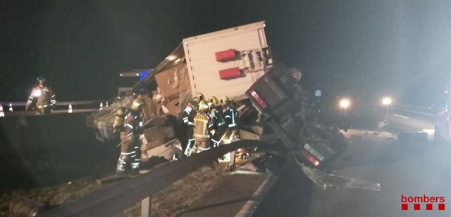Un dels camions de l'accident a l'A-2