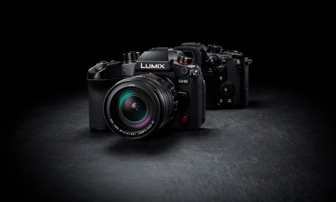 LUMIX GH6