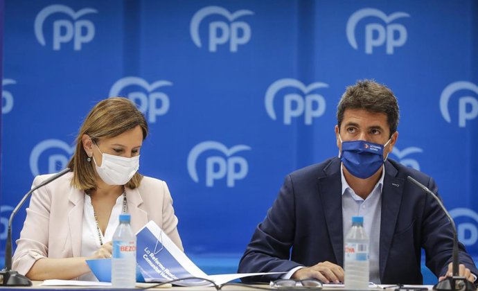 Archivo - La portavoz del PP en el Ayuntamiento de Valncia, Maria José Catalá, y el presidente del Partido Popular de la Comunitat Valenciana, Carlos Mazón.