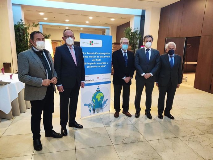 El consejero de Transformación Económica, Industria, Conocimiento y Universidades, Rogelio Velasco, en la jornada sobre transición energética organizada por Grupo Joly