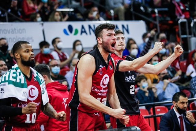 Archivo - El pívot Ramón Vilá con Casademont Zaragoza