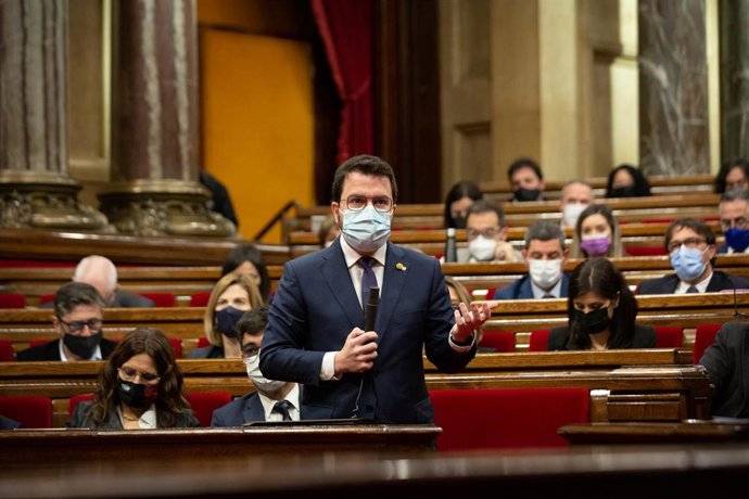 El presidente de la Generalitat, Pere Aragons, interviene en un pleno en el Parlament, a 9 de febrero de 2022, en Barcelona