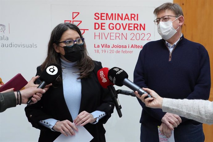 La vicepresidenta de la Generalitat, Mónica Oltra, y el presidente de la Generalitat, Ximo Puig, en el Seminari de Govern - Hivern 2022 que se celebra en Altea