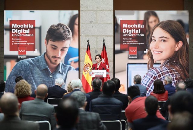 La presidenta de la Comunidad de Madrid, Isabel Díaz Ayuso, interviene en la presentación de la Mochila Digital Universitaria, en la Real Casa de Correos, a 22 de febrero de 2022, en Madrid (España).