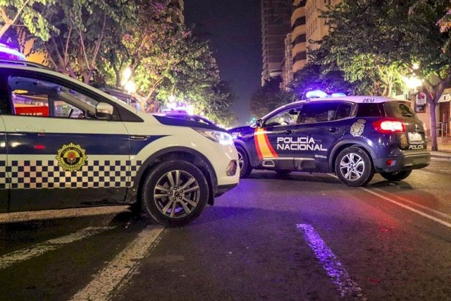 La Policía Local y Nacional ha detenido a dos personas por tráfico de drogas tras tener un accidente y arder su vehículo