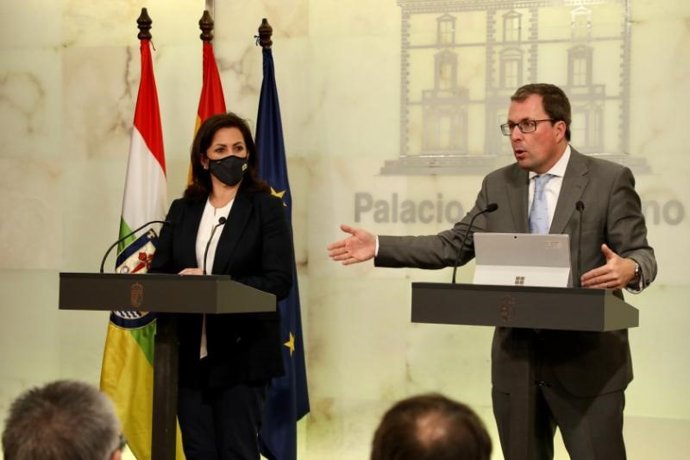 La presidenta del Gobierno de La Rioja, Concha Andreu, ha presentado este martes, junto al secretario general de Industria y de la PYME, Raül Blanco, el programa 'Activa Retos' de la Industria del Envase y el Embalaje de La Rioja