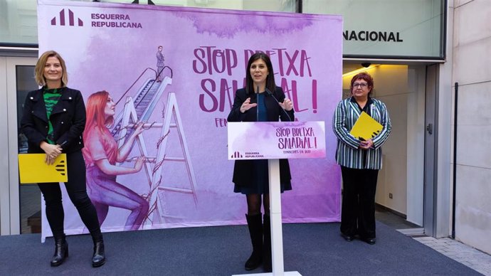 La secretaria general adjunta y portavoz de ERC, Marta Vilalta; la exconsellera republicana Dolors Bassa, y la diputada republicana en el Parlament Raquel Sans en la presentación de la campaña 'Stop brecha salarial'