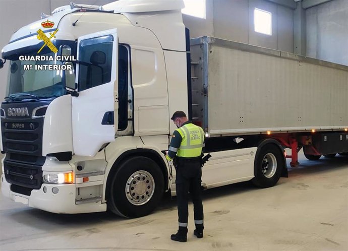 El camión que presuntamente ocasionó el accidente