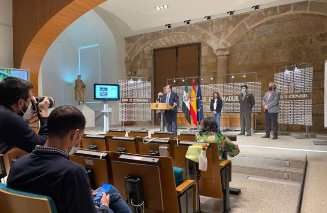 Firma de la Estrategia de Internacionalización de la Economía Extremeña 2021-2023, XPORTA II