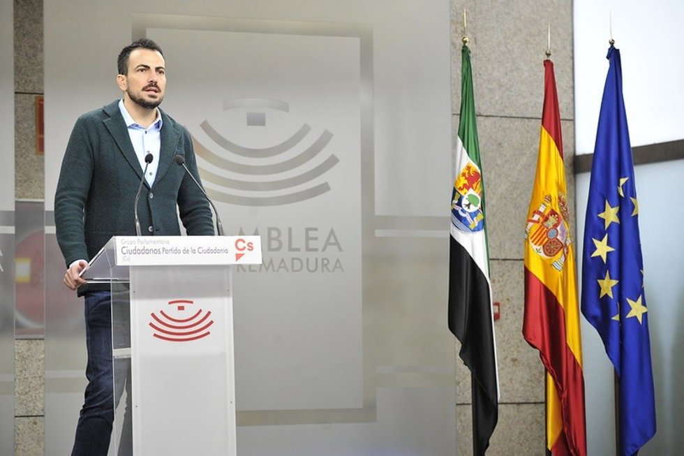 Archivo - Imagen de archivo del portavoz del Grupo Ciudadanos, David Salazar, en rueda de prensa