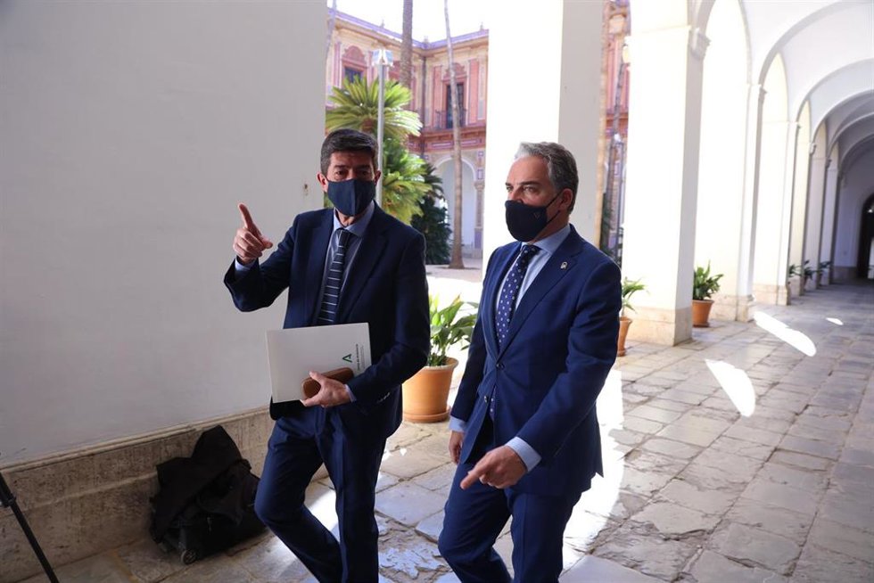 El vicepresidente de la Junta de Andalucía, Juan Marín, y el consejero de la Presidencia, Administración Pública e Interior, Elías Bendodo, en el Palacio de San Telmo.