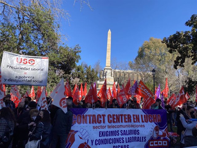 Manifestación de los sindicatos para pedir mejoras laborales y estabilidad para los trabajadores del Call Center