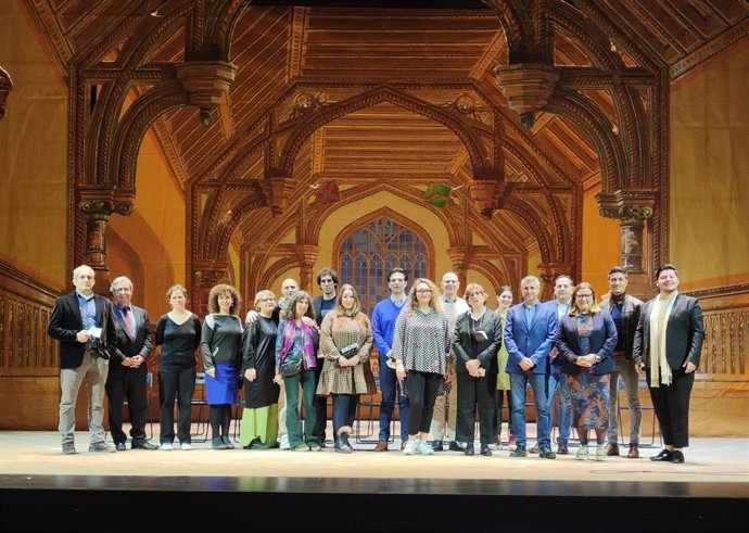Foto de familia de 'Un ballo in maschera' en el Teatre Principal de Palma.