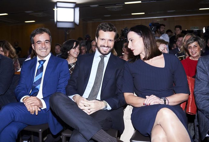 Archivo - Foto de archivo de Diego Movellán, Pablo Casado y Gema Igual