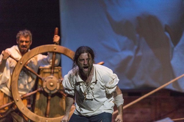 Archivo - Escena de la obra de Timaginas Teatro sobre la gesta de Magallanes y Elcano.