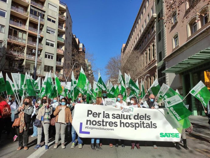 Imagen de la concentración convocada por Satse frente al Hospital Clínic de Barcelona