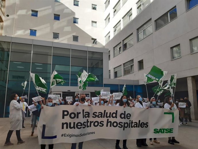 Concentración de SATSE ante el Hospital San Pedro