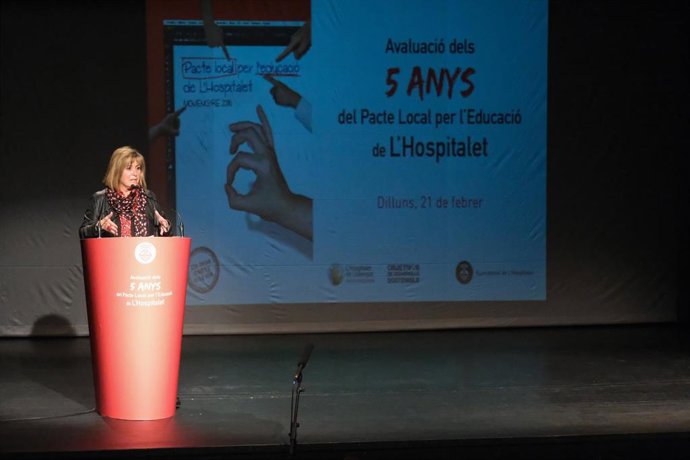 La alcaldesa de L'Hospitalet de Llobregat (Barcelona) y presidenta de la Diputacion de Barcelona, Núria Marín, durante el acto por los cinco años del plan local por la educación.