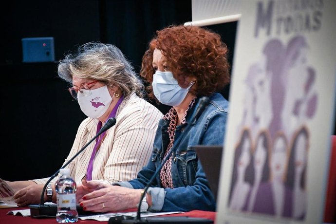 La delegada municipal de Igualdad, Adela Castaño, la primera por la derecha.