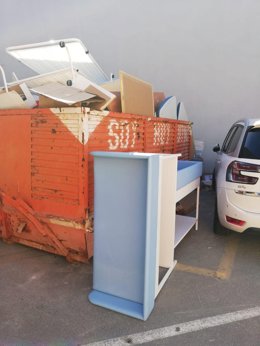 Efectos de la Maternidad del Hospital Clínico, cerrada en 2020, en un contenedor