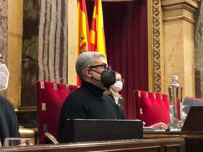 El diputado de la CUP y nuevo secretario tercero del Parlament, Carles Riera, en la Mesa del Parlament.