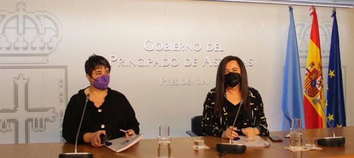 La coordinadora del área de Economía en Igualdad de la Dirección General de Igualdad, Carmen Castro, y la directora general de Igualdad, Nuria Varela.