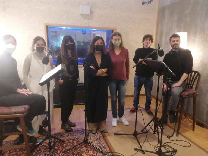 Dramaturgos y actores baleares participantes en el programa de podcasts 'Fnics'