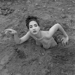 Archivo - La obra 'La modelo', de Alberto García-Alix