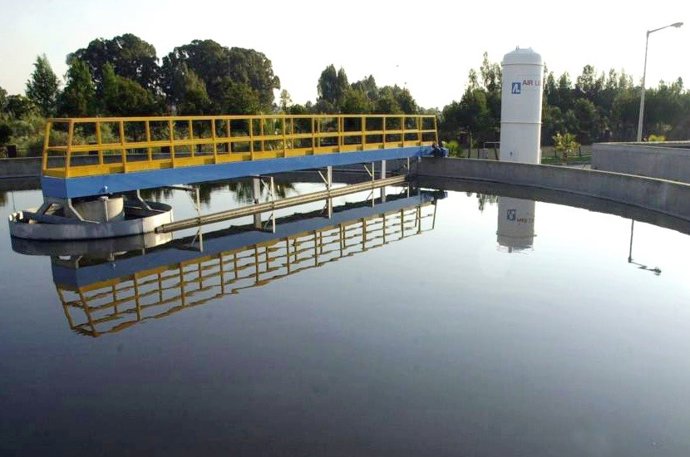 Archivo - Imagen de un EDAR en la provincia de Huelva.