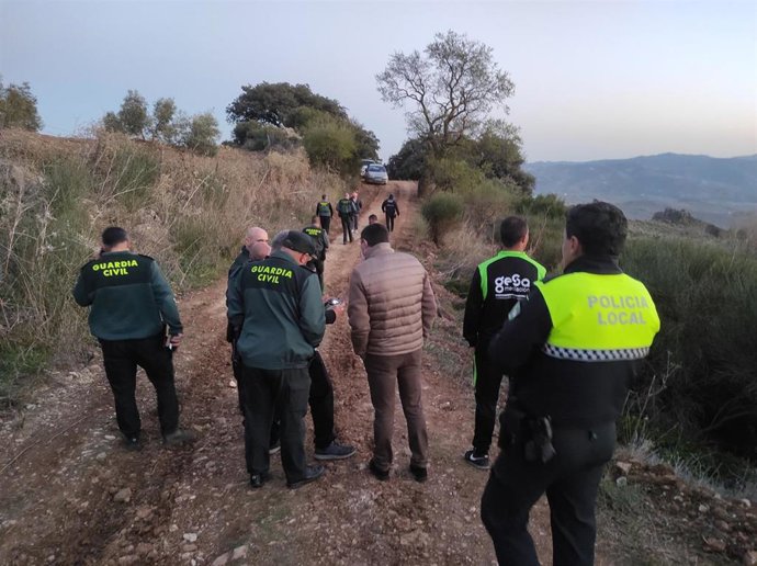 Efectivos participan este pasado lunes en la búsqueda de un vecino de Colmenar desaparecido el domingo