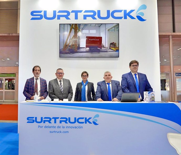 Un Fuso del Consorcio Provincial de Cádiz preside el stand en Ifema,  junto al equipamiento más innovador y sostenible.