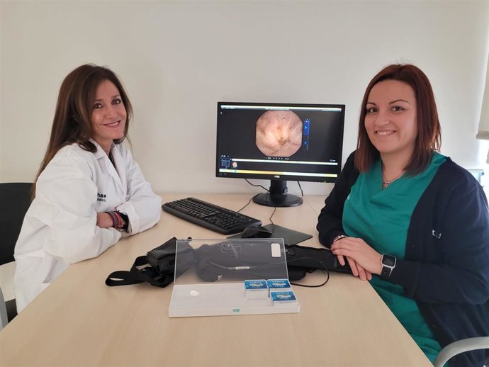 La doctora Luján junto a su enfermera