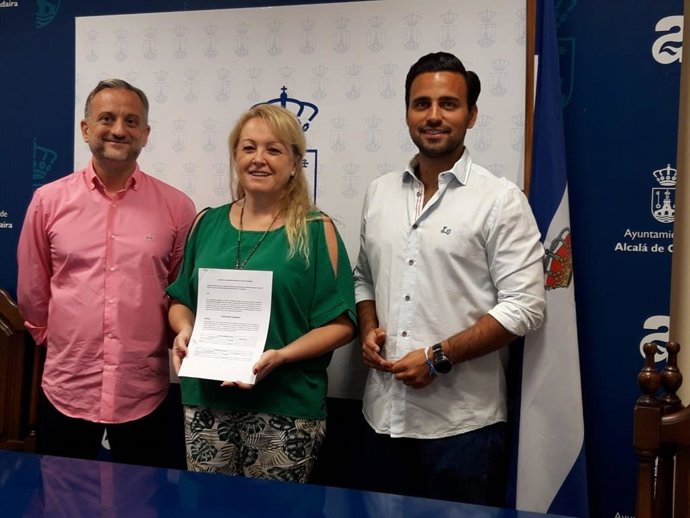 Archivo - Sandra González, en el centro de la imagen