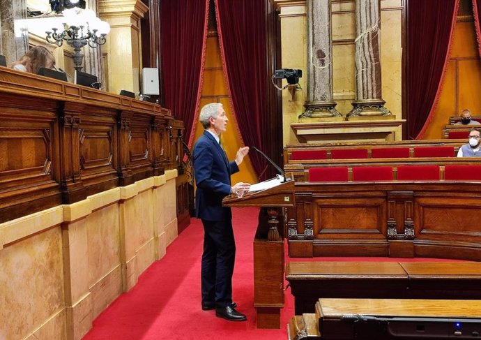 El conseller de Educación de la Generalitat, Josep Gonzlez-Cambray, en el Parlament a 22 de febrero del 2022.