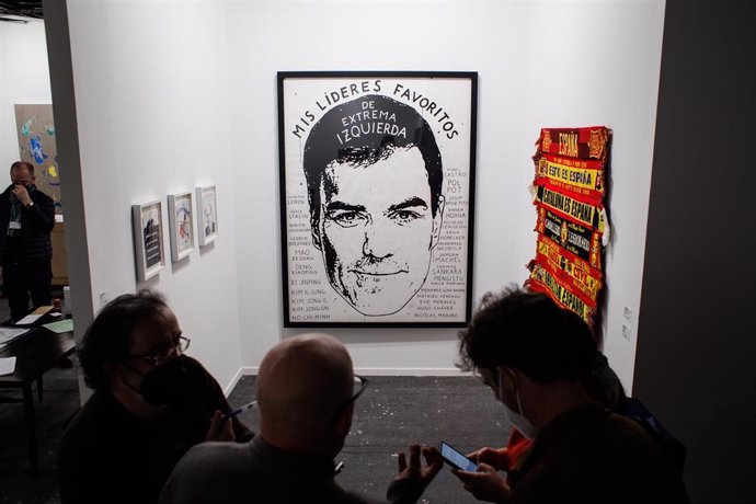 La obra 'Mis líderes favoritos de extrema izquierda' del autor Riiko Sakkimen, en la galería Forsblom un día antes de la inauguración de ARCOmadrid 2022