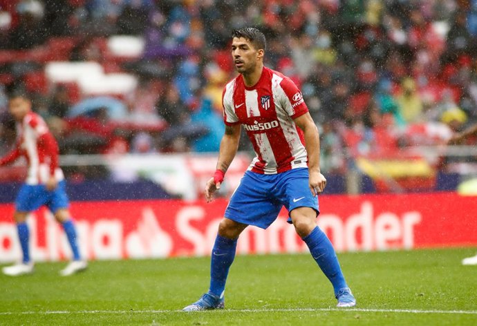 Archivo - Luis Suarez of Atletico de Madrid looks on during the spanish league, La Liga Santander, football match played between Atletico de Madrid and Real Betis Balompie at Wanda Metropolitano stadium on October 31, 2021, in Madrid, Spain.