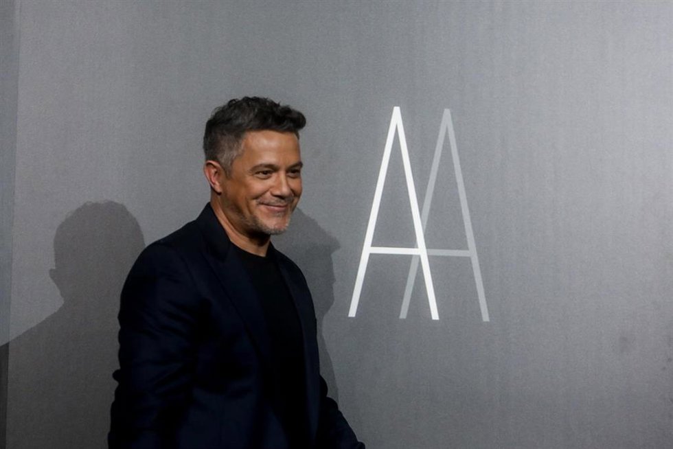 Archivo - El cantante Alejandro Sanz, durante la presentación de su nuevo disco Sanz, foto de archivo
