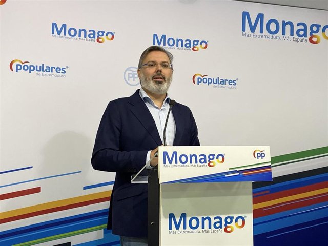 Archivo - Fernando Pizarro en rueda de prensa, en una foto de archivo