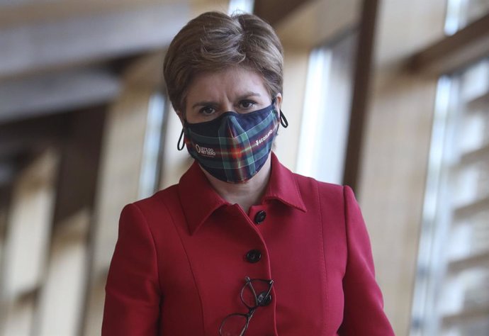 08 February 2022, United Kingdom, Edinburgh: Scottish First Minister Nicola Sturgeon arrives to deliver a Coronavirus (Covid-19) update statement in the main chamber at the Scottish Parliament. Photo: Fraser Bremner/Daily Mail via PA Wire/dpa