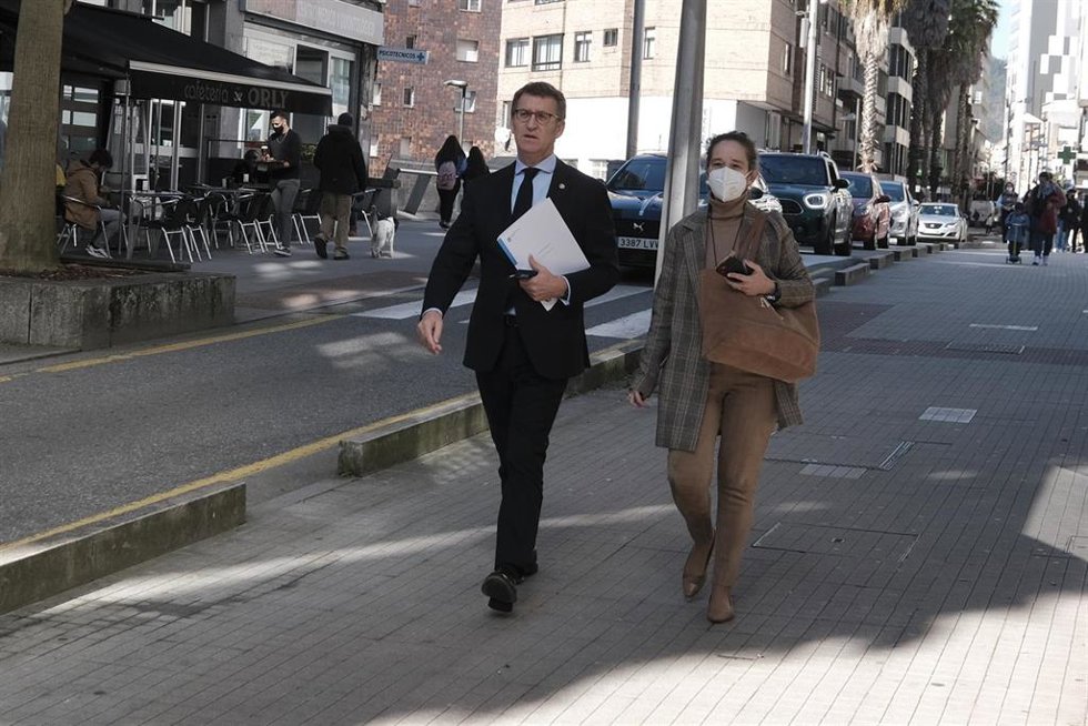 El presidente de la Xunta de Galicia, Alberto Núñez Feijóo y la secretaria de medios de la Xunta de Galicia, Mar Sánchez.