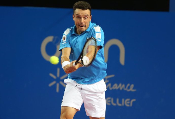 Roberto Bautista-Agut of Spain in action against Alexander Bublik of Kazakhstan during the quarter-finals of the Open Sud de France 2022, ATP 250 tennis tournament on February 4, 2022 at Sud de France Arena in Montpellier, France - Photo Laurent Lairys 