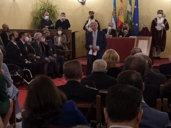 Manuel Alejandro recibe el título de Hijo Predilecto de Jerez.